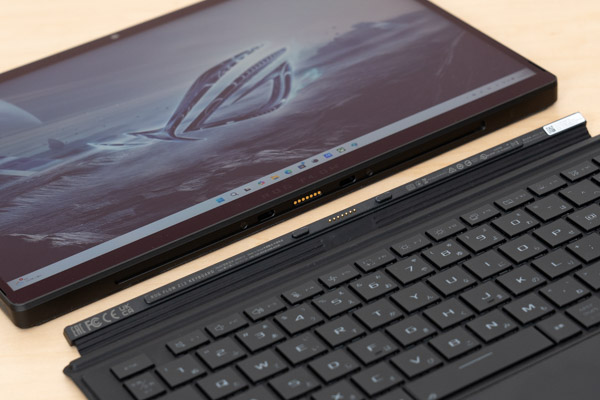ROG Flow Z13 GZ302の天板写